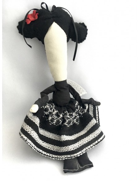 Muñeca de tela traje de extremeña pequeña